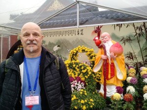 Don resembles the Daoist god of longevity in the background.