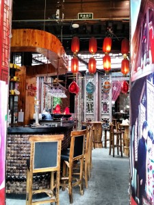 A Chinese bar - just what the doctor ordered for my claustrophobia!