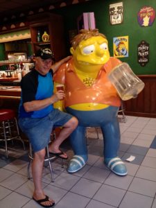 Don having a Duff beer with Barney at Moe's Tavern.